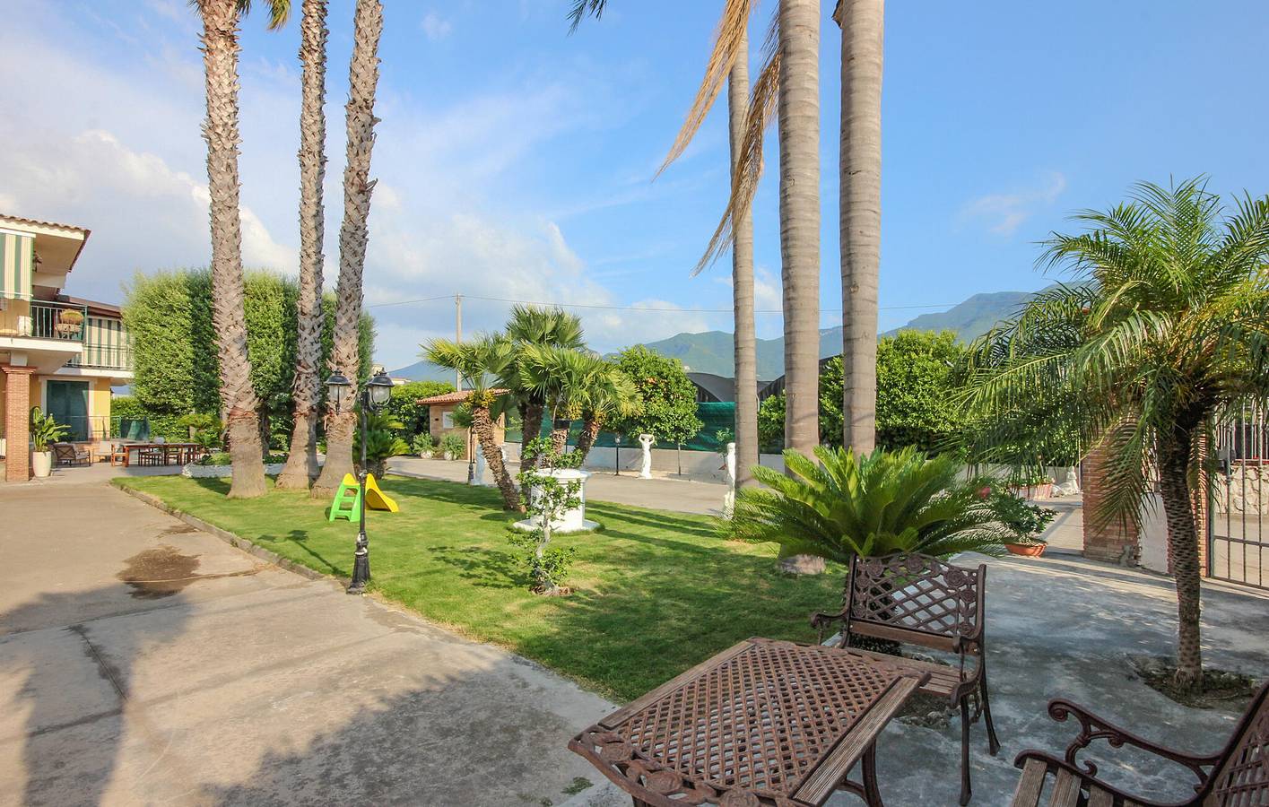 Entire holiday apartment, Cozy Garden Apartment near Angri Town & River in Angri, Tyrrhenian Coast Campania