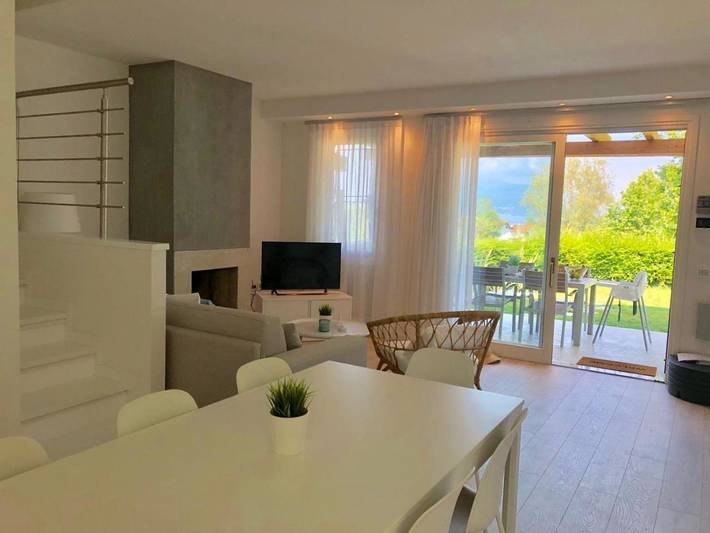 Ferienhaus für 8 Personen, mit Balkon und Terrasse sowie Garten und Pool