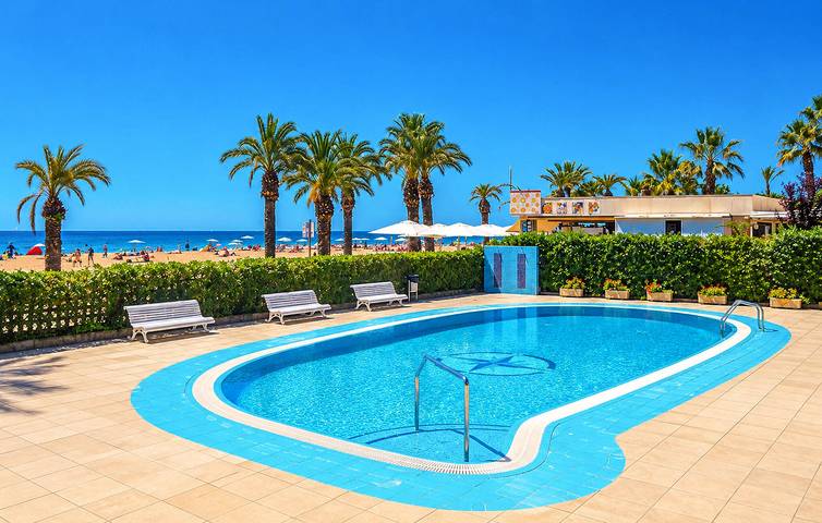 Appartement de vacances entier, 1km de la plage, Piscine, Terrasse, Cuisine, WiFi in Platja de Llevant (Malgrat de Mar), Santa Susanna