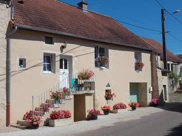 Gîte pour 6 personnes, avec vue et jardin, adapté aux familles à La Roche-Vanneau