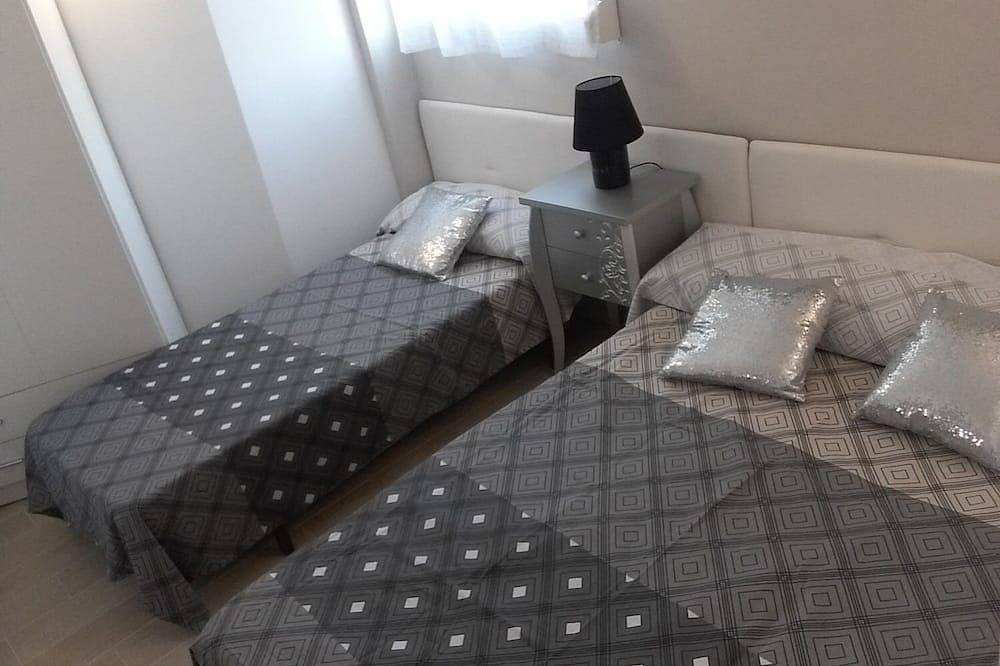 Entire apartment, Modern first line beach apartment with air conditioning in Sant Salvador (Tarragona), el Vendrell