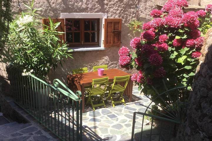 Gîte pour 6 personnes, avec jardin et terrasse à Castello-di-Rostino