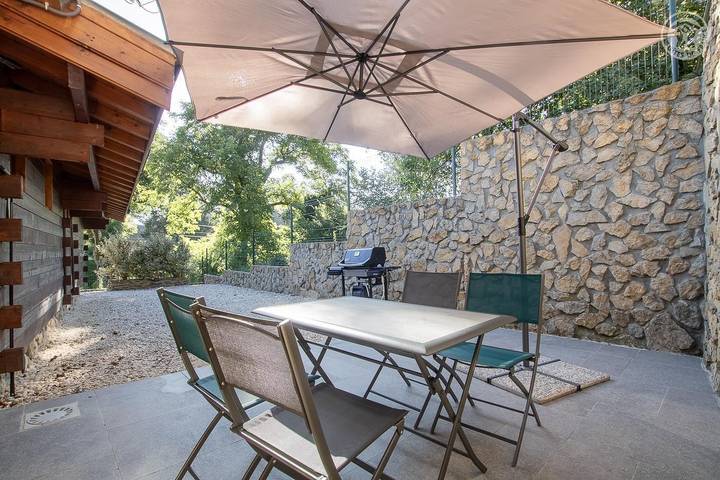 Gîte pour 4 personnes, avec Terrasse dans Béon