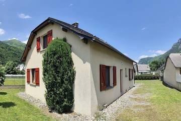Gîte pour 10 personnes, avec jardin à Gère-Bélesten