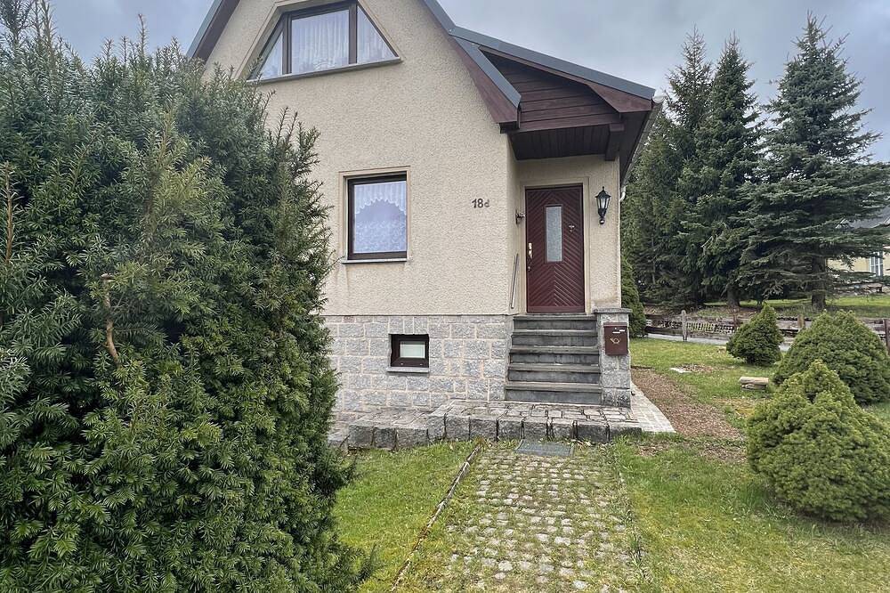 Großzügiges Ferienhaus mit Terrasse und Garten inmitten herrlicher Natur in Johanngeorgenstadt, Erzgebirge