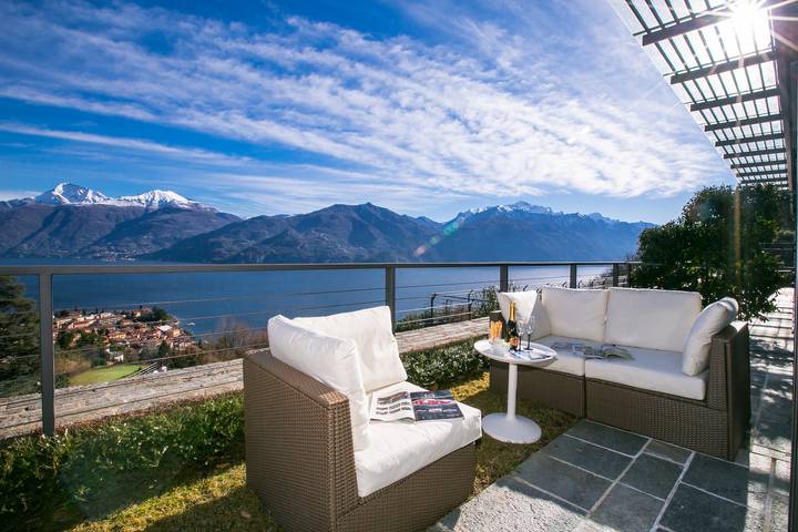 Agriturismo voor 4 personen, with uitzicht op het meer and terras as well as zwembad aan het Comomeer