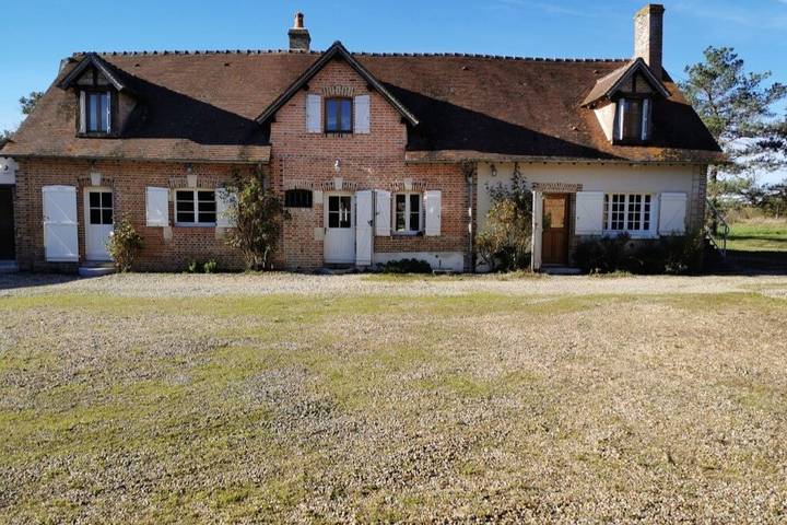 Location de vacances pour 14 personnes, avec Jacuzzi et Terrasse ainsi que Jardin et Piscine dans Sologne