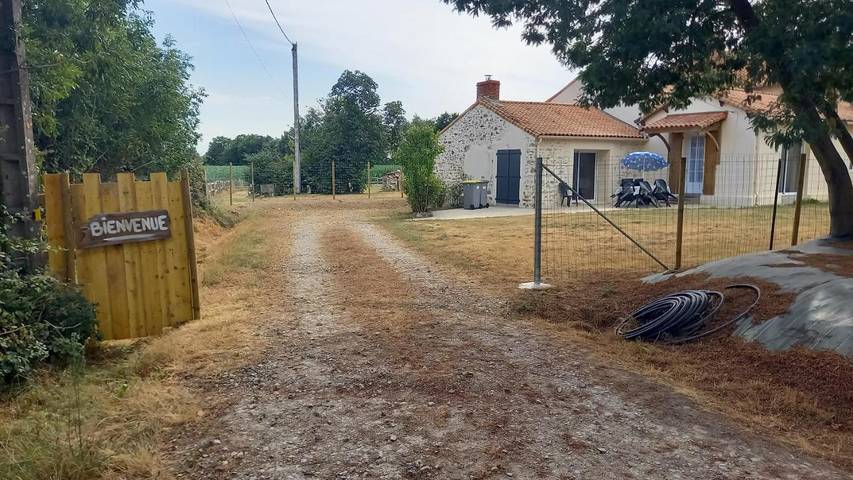Location de vacances pour 6 personnes, avec terrasse à Le Champ-Saint-Père