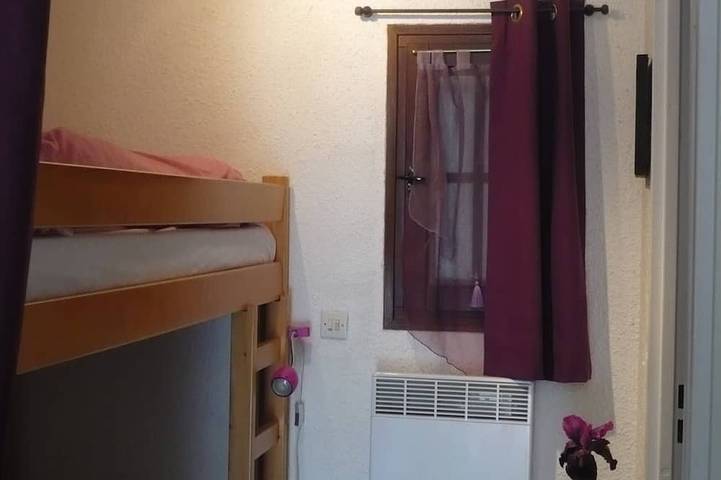 Ganze Wohnung, Studio in schönem Wohnsitz im Erdgeschoss + Loggia, begrünten Terrasse. in Saintes-Maries-de-la-Mer, Mittelmeerküste (Frankreich)