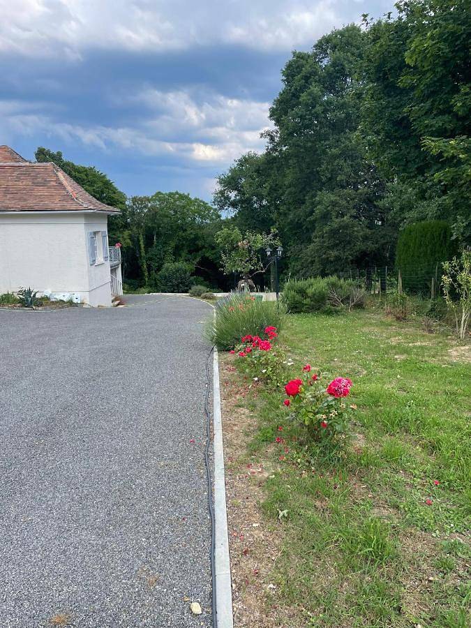 Location de vacances pour 12 personnes, avec vue ainsi que piscine et jardin à Saint-Philippe-d'Aiguille - 2