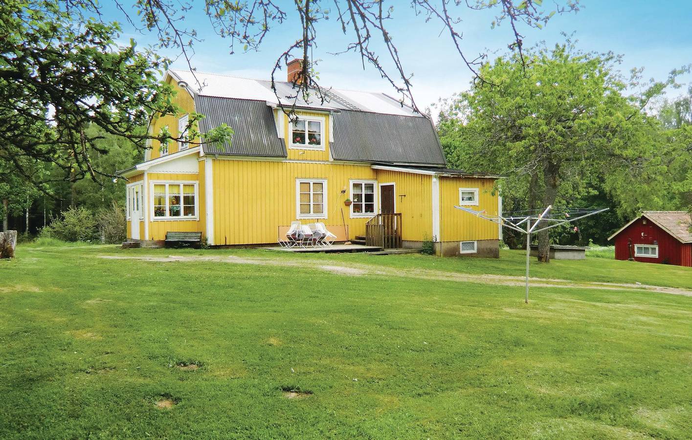Hus för 6 Personer med trädgård in Hultsfred