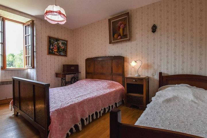 Location de vacances pour 7 personnes, avec terrasse ainsi que jardin et piscine à Loubejac - 4