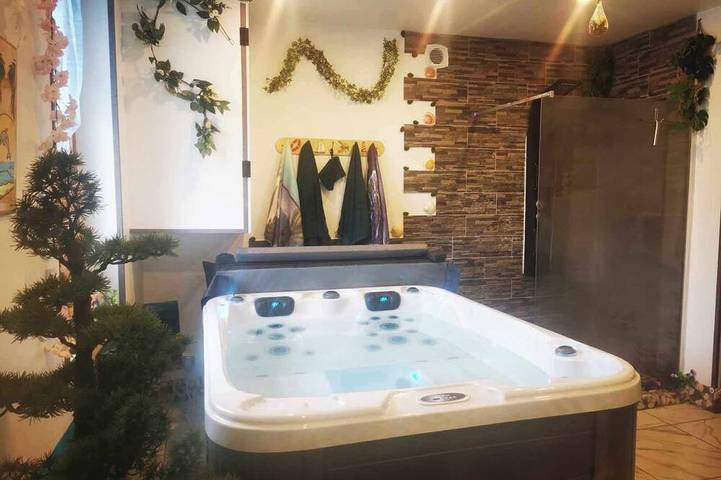 Gîte pour 2 personnes, avec Jacuzzi et Jardin