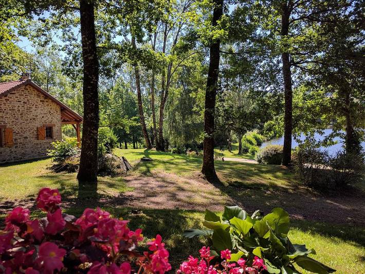 Gîte for 6 people, with terrace and pool in Southern France