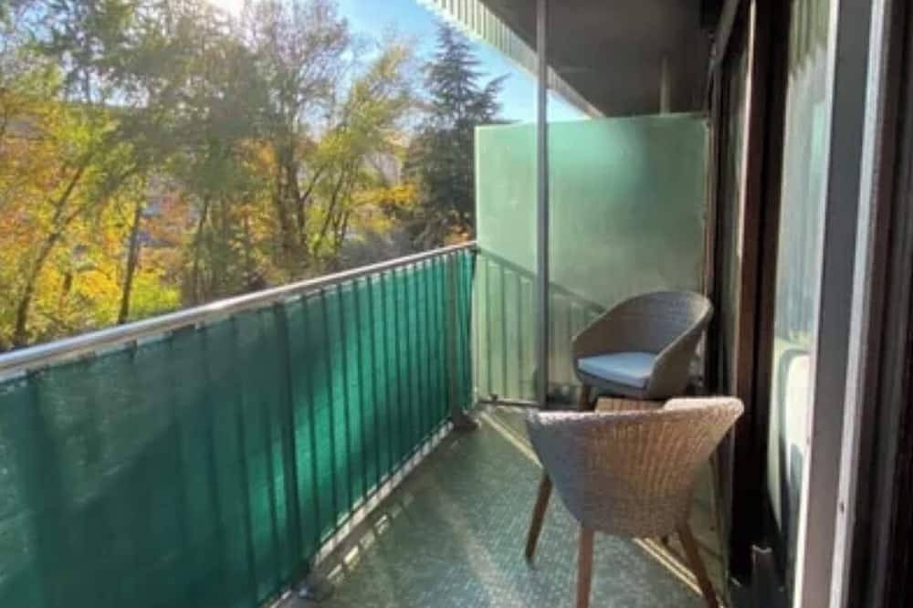 Entire apartment, Studio lumineux avec terrasse à deux pas de Genève in Gaillard, Saint-Julien-en-Genevois region