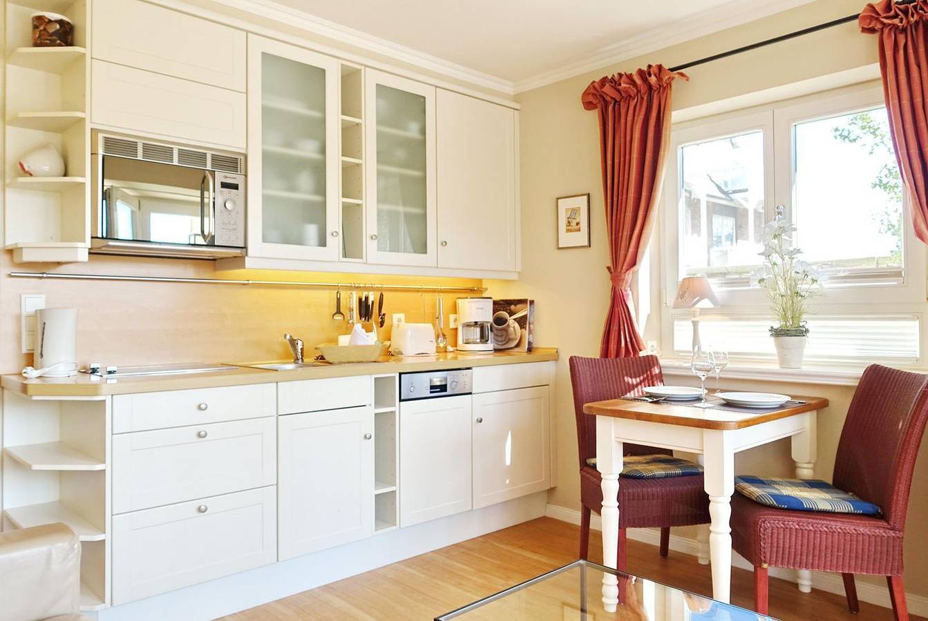 Ganze Wohnung, 2-Raum Appartement mit ca. 45m ² Nutzfläche im Erd- und Untergeschoss. in Wenningstedt, Sylt