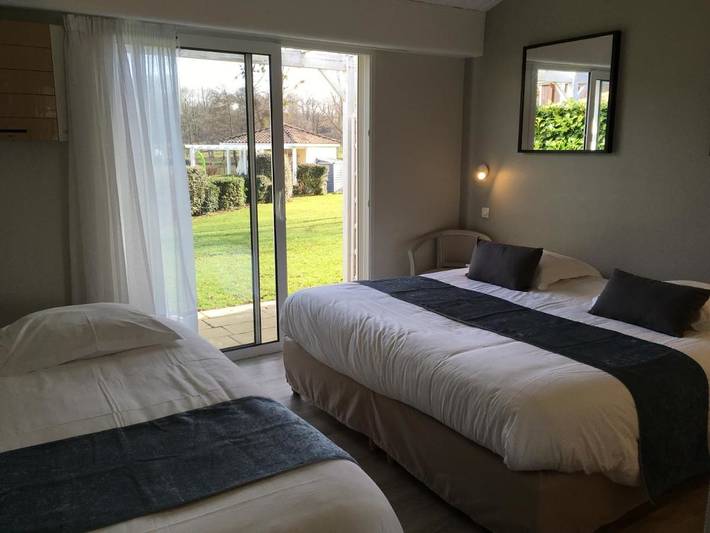 Hôtel pour 2 personnes, avec piscine et jardin, animaux acceptés à Le Vigeant - 4