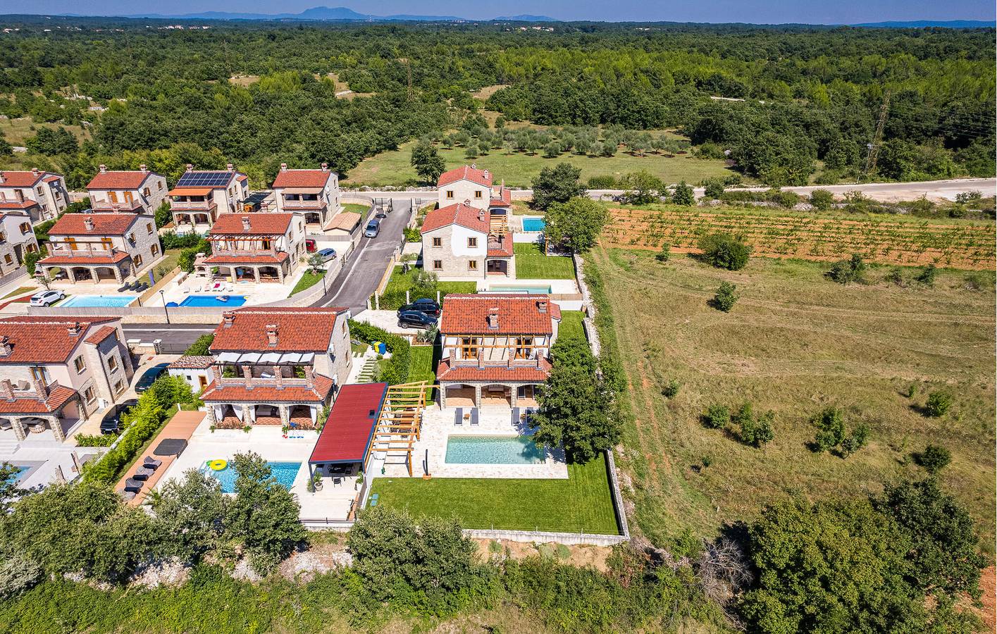 Geräumige 150 m² große Wohnung mit Pool, WLAN und Terrasse in der Nähe des Zentrums von Jursici in Jursici, Svetvinčenat