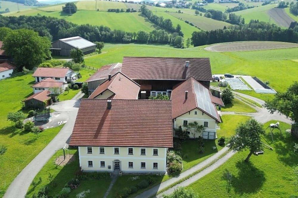 Ganze Wohnung, Gemütliches Feriendomizil (45 m2) im Bayerischen Wald mit Streichelzoo in Röhrnbach, Ostbayern
