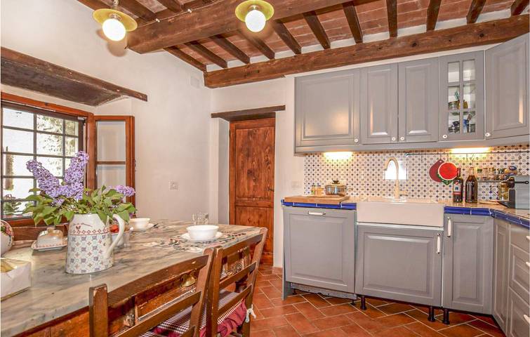 Appartamento 1BR recintato con vista e parcheggio - 1.5km da Torrente Maresca in Pistoia, Provincia di Pistoia