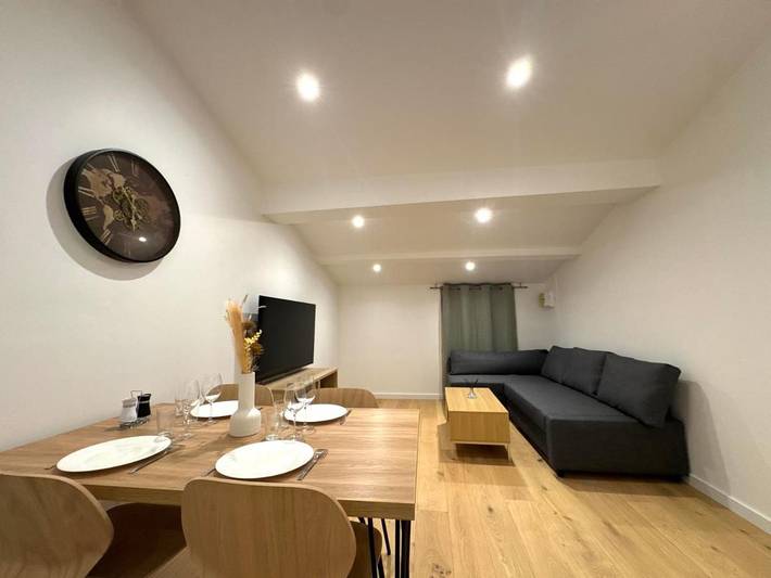 Gîte pour 4 personnes, avec terrasse dans Gare De Vienne