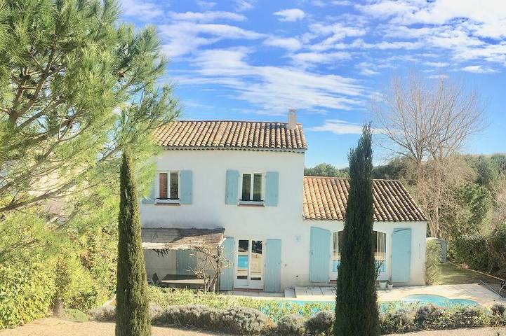 Location de vacances pour 8 personnes, avec terrasse et jardin dans Golf de Pont Royal