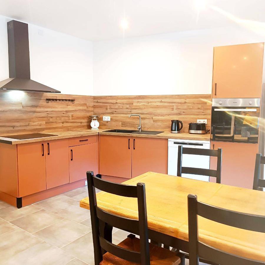Appartement entier, One-Bedroom Apartment in Le Collet-de-Dèze, Parc national des Cévennes