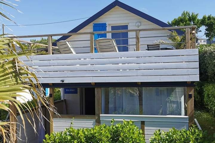 Chalet pour 2 personnes, avec jardin ainsi que jacuzzi et terrasse