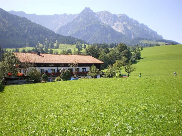 Ferienwohnung für 2 Personen, mit Balkon und Terrasse sowie Garten und Pool in Walchsee