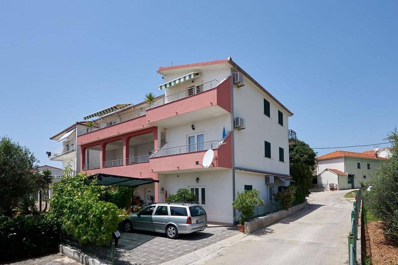 Ganze Wohnung, Ferienwohnung in Seget Vranjica mit Meerblick, Terrasse, Klimaanlage, W-Lan (5052-5) in Seget Vranjica, Split-Dalmatien