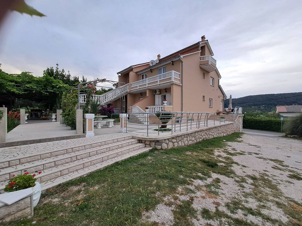 Ganze Wohnung, Ferienwohnung für 3 Personen mit Garten in Supetarska Draga, Rab