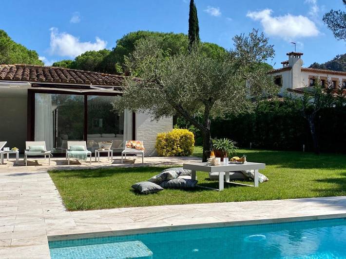 Location de vacances pour 8 personnes, avec piscine et jardin à Santa Cristina d'Aro - 2