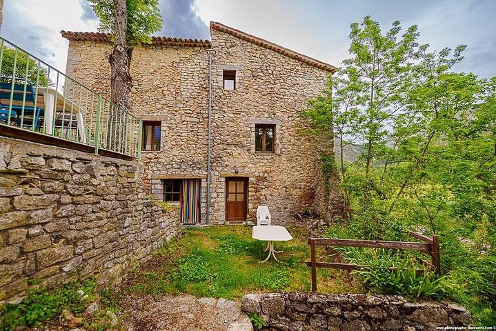 Gîte pour 4 personnes, avec terrasse, animaux acceptés à Blieux