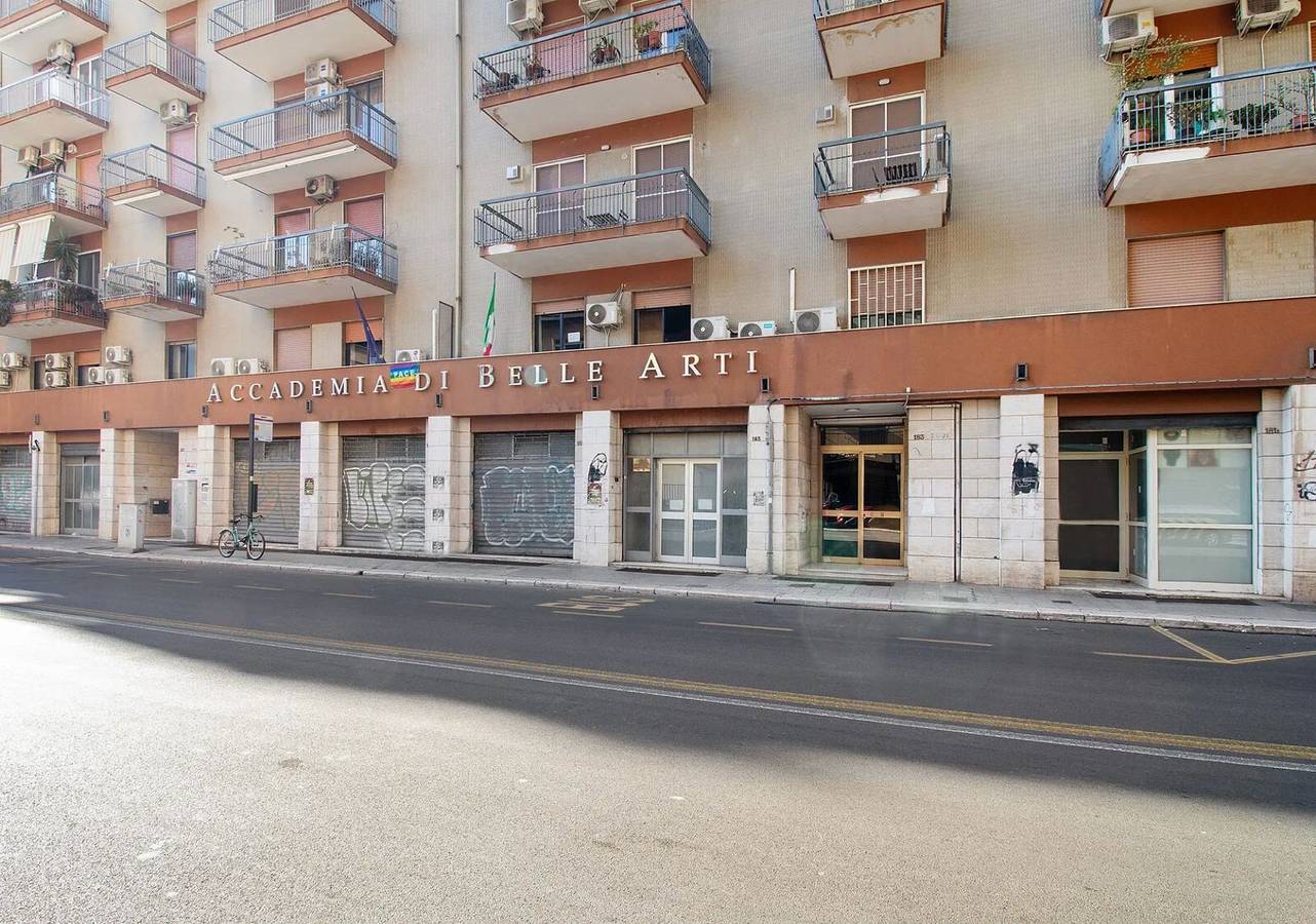 Entire apartment, Apartment 'Max - Il Centro Luxury Suites' with Balcony, Wi-Fi and Air Conditioning in Bari, Bari Province