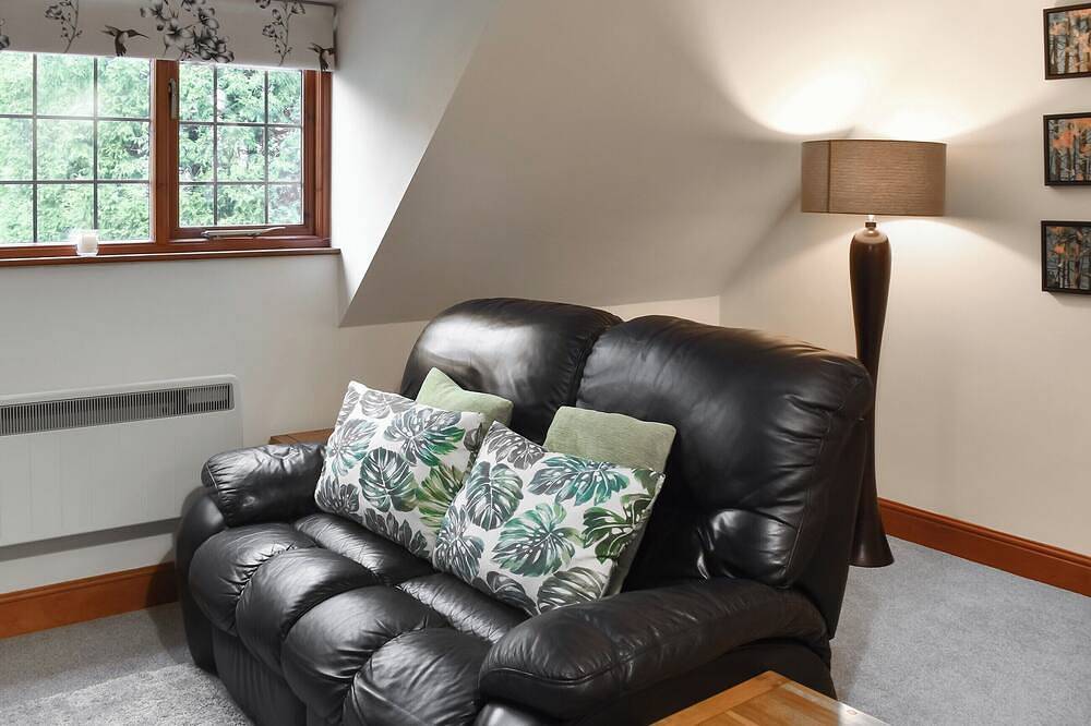 A cosy one-bedroom first floor apartment on Rodborough Common. in Stroud, Gloucestershire