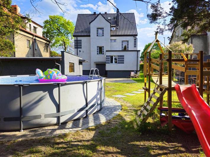 Apartament wakacyjny dla 4 osób, z ogród i widok oraz basen w Zabrze