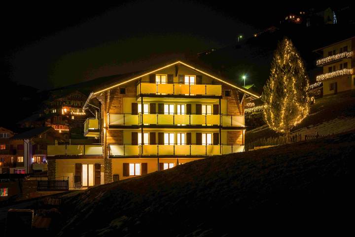 Ganze Ferienwohnung, Lunic, Azapartments.ch, B&B - Luca 4-Bett Suite (ohne Küche) in Grächen, Walliser Alpen