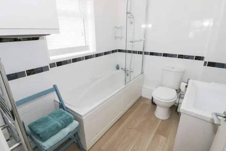Peaceful home from home cottage beautifully presented in village location. in Warwickshire