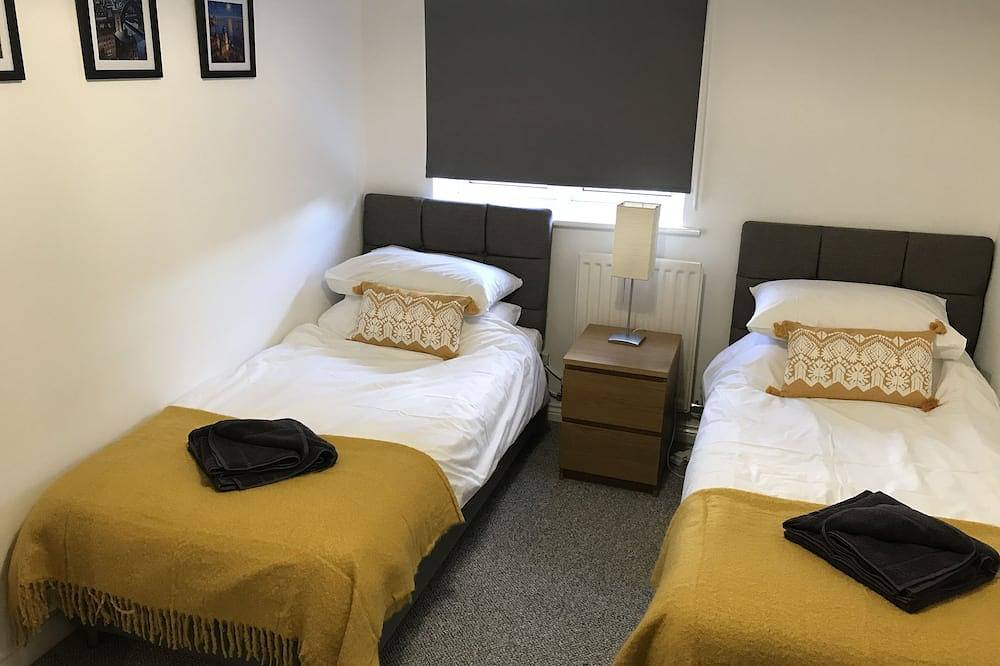 Riverside Home. 3 Bedroom. Free Parking. 10 mins to Newcastle Centre in Gateshead