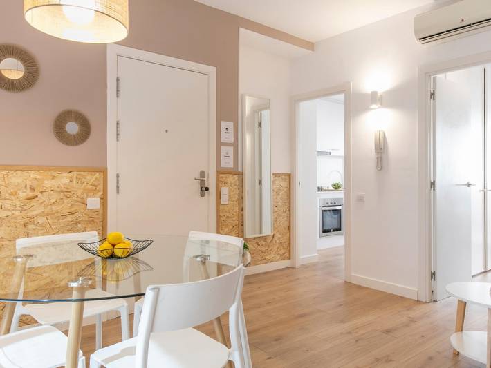 Appartement de vacances entier, 21 Lumineux et confortable Appt. avec balcon à Gracia in Barcelona Centre, Barcelone