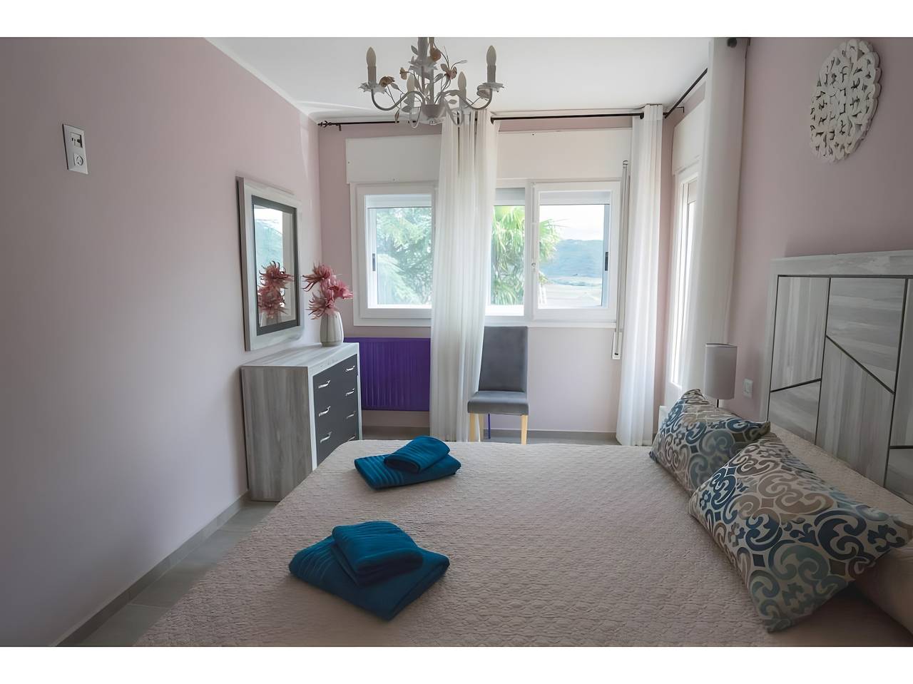 Chalet 'Vivienda Rural Casa Del Medico' con vistas a la montaña, Wi-Fi y aire acondicionado in Castejón de Valdejasa, Provincia de Zaragoza