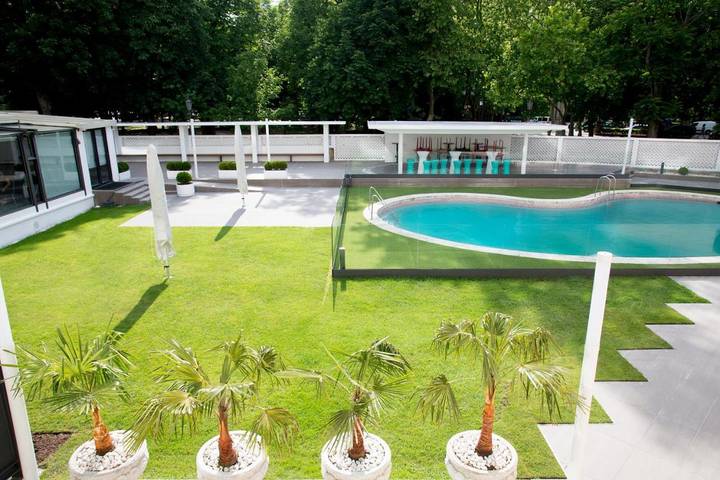 Hôtel pour 3 personnes, avec jardin ainsi que piscine et vue
