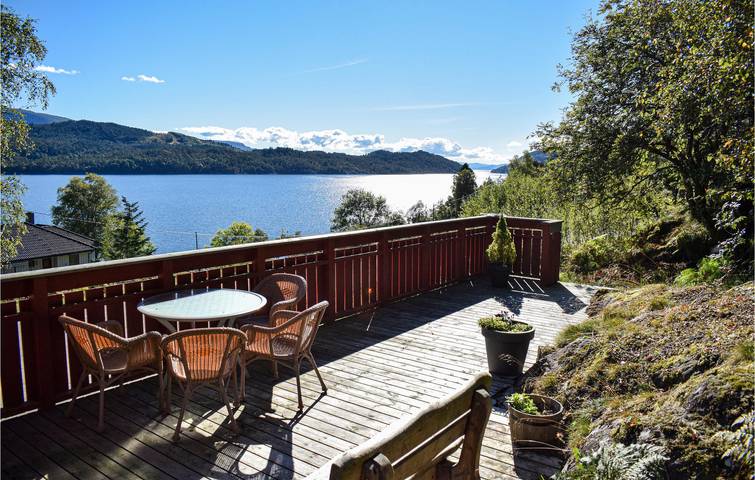 Ferienhaus für 6 Personen mit Terrasse in Os
