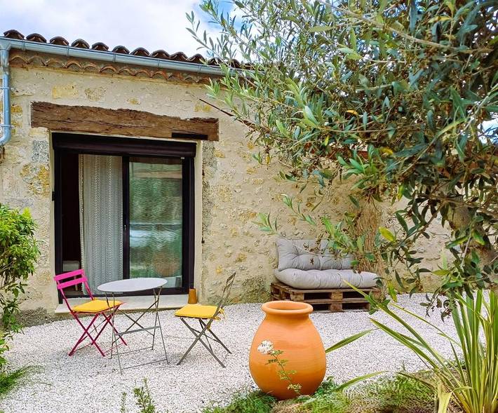 Maison d’hôte pour 2 personnes, avec Terrasse ainsi que Jardin et Piscine à Castelnau-sur-l'Auvignon