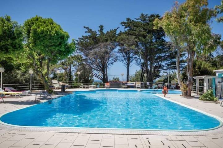 Ferienhaus für 4 Personen, mit Garten und Pool in Livorno