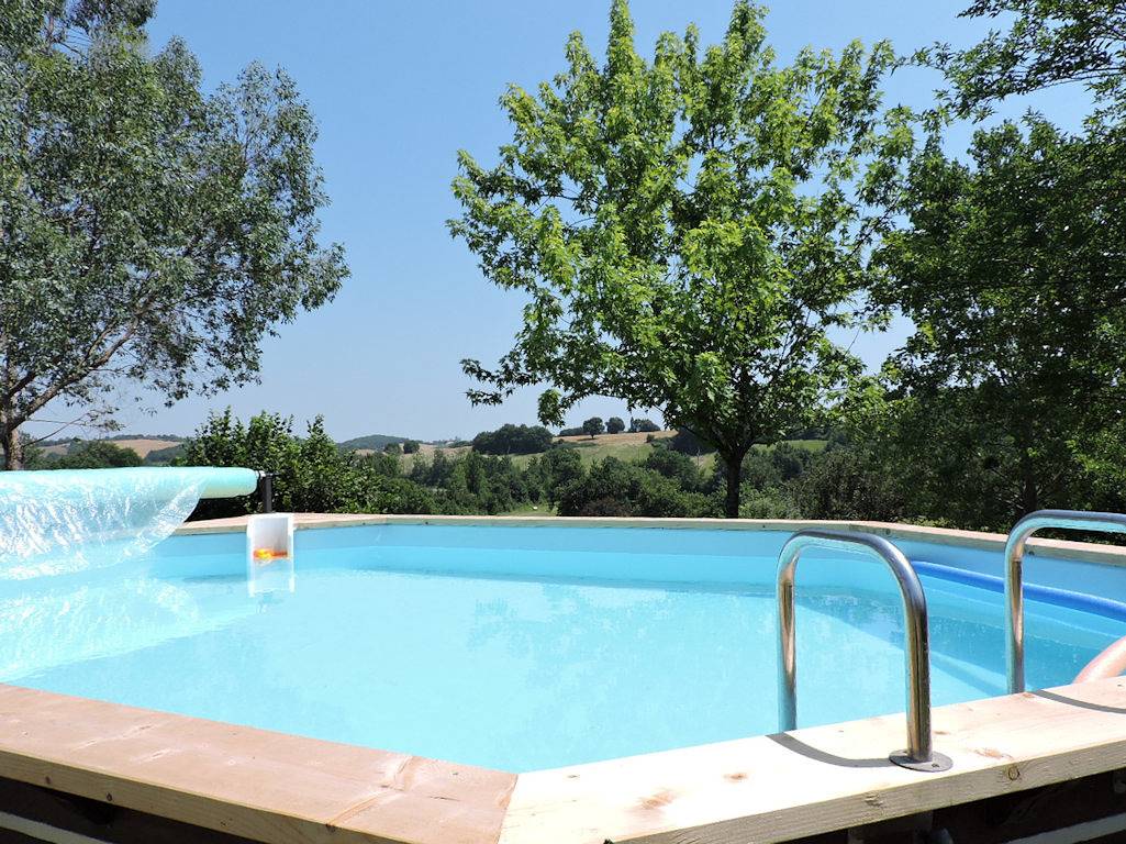 Chalet Mélèze : spa jacuzzi privatif 37° à 38° (+ piscine en été) in Peyrusse-Grande, Gers