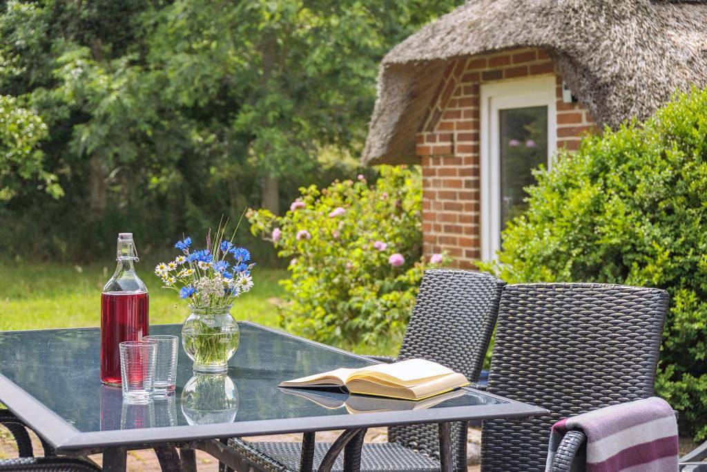 Luksuriøst sommerhus med indendørs pool, spabad og sauna tæt på stranden i Vester Husby in Ulfborg, Holstebro Kommune