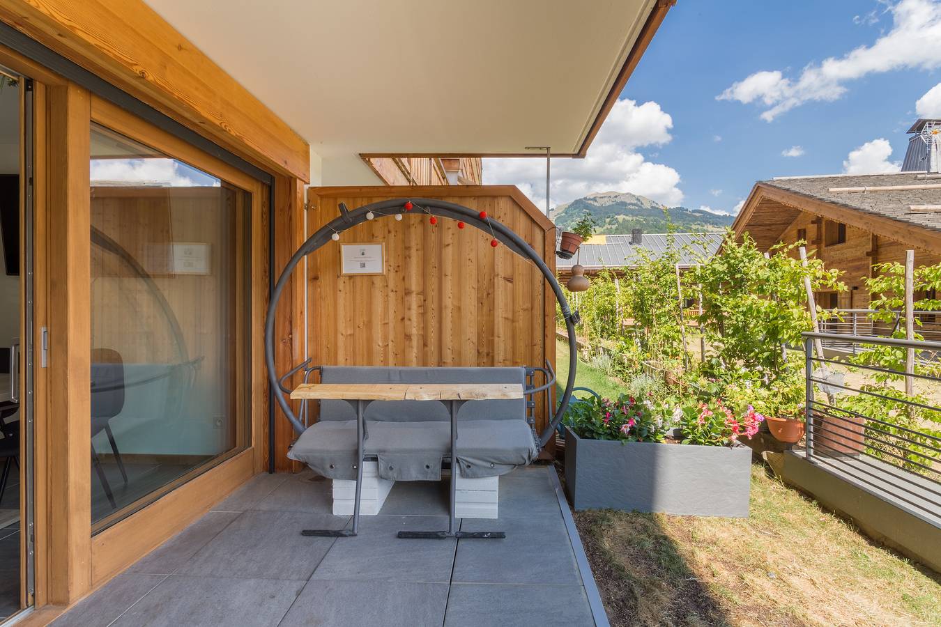 Appartement entier, Appartement 'Le Barat'ski' avec vue sur la montagne, terrasse privée et Wi-Fi in Le Grand-Bornand, Région d'Annecy