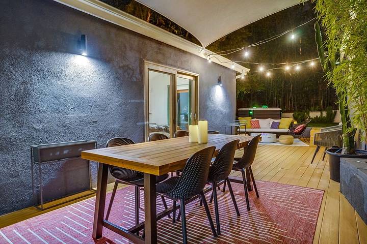 Vacation house for 10 people, with yard and balcony as well as hot tub in Los Angeles