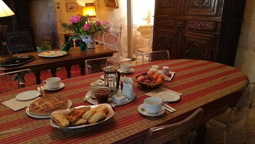 Gîte pour 3 personnes, avec terrasse ainsi que piscine et jardin à Saint-Amand-de-Coly - 4